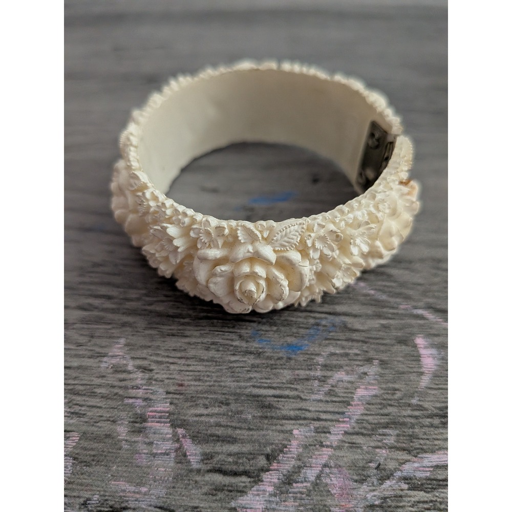 Vintage Cream Floral Carved Bangle Bracelet Hinge Clasp Rose Relief Off White
